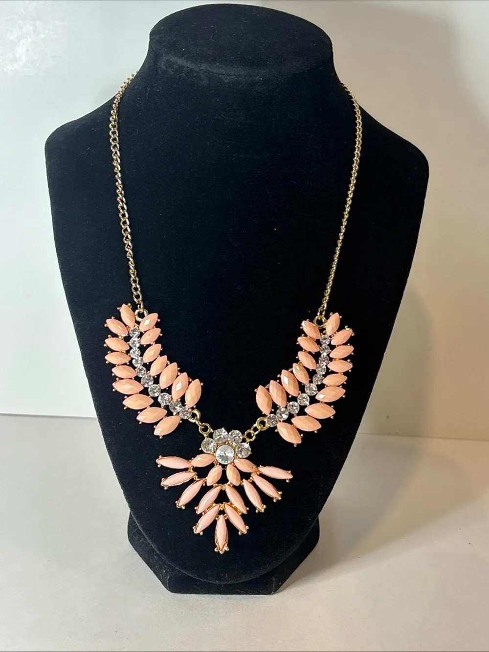 Blush Pink Glass Rhinestone Statement Necklace Gold Tone Bib Necklace‎ 22”